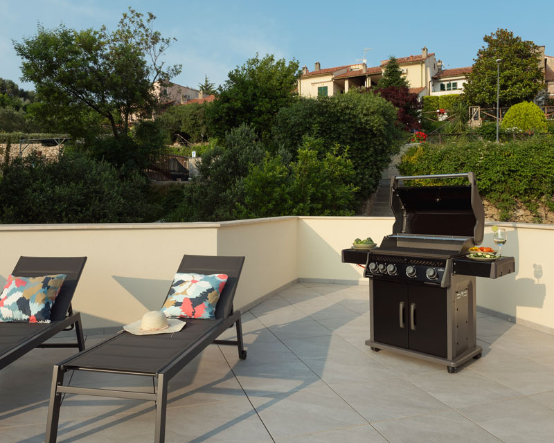 Barbecue available in the Gli Oleandri apartment - Villa Serena