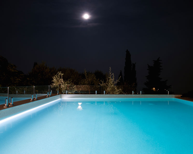 Gli Oleandri apartment at Villa Serena - pool at night